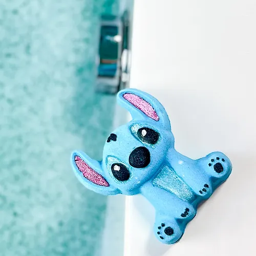Bombe de bain avec figurine Chien bleu Hawaïen BON BAIN