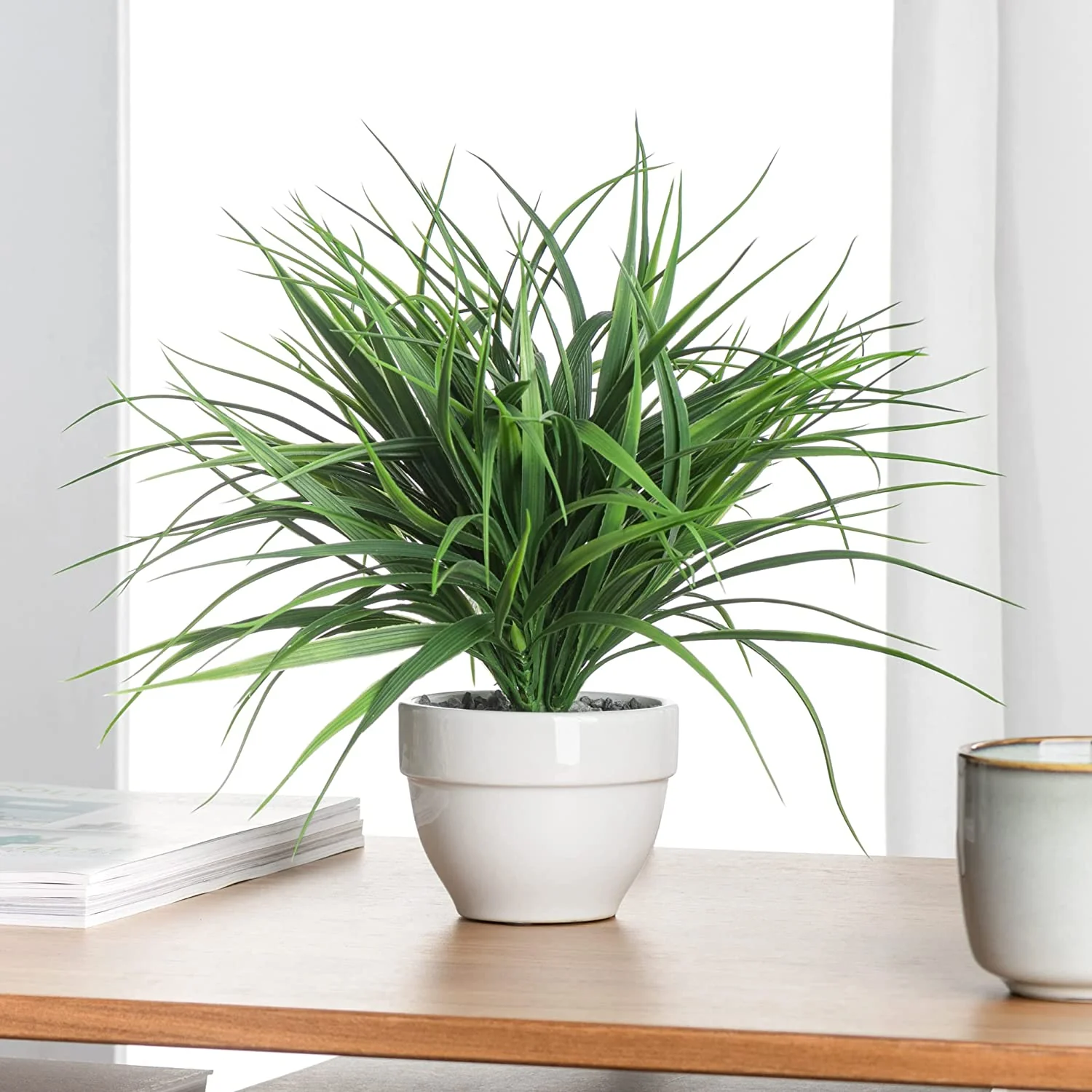 Plante artificielle en pot blanc 11'' H