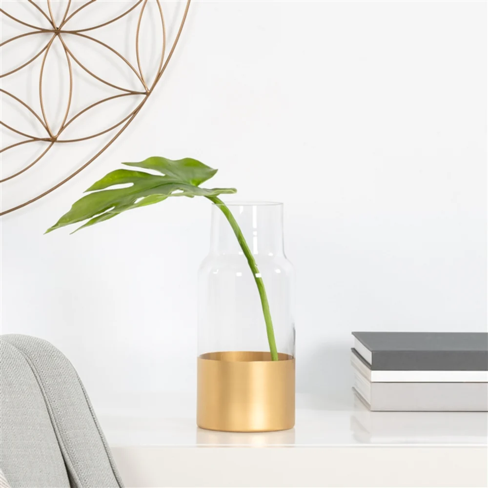 Vase cylindrique 10'' H en verre, base Or